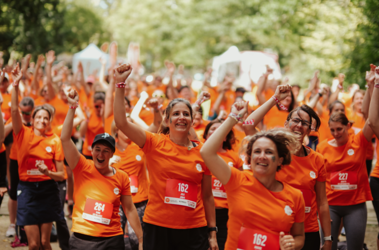 Femmes qui s'échauffent avant de prendre le départ pour Pop In the city à Rennes